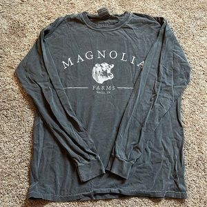 Sz M gray Magnolia Farms long sleeve